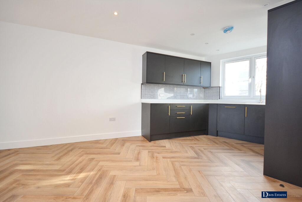 Ardleigh Green Road, Ardleigh Green, Hornchurch, RM11 photo 2