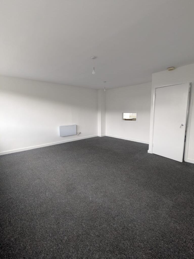 Main image of property: Meadway Precinct, Reading, Berkshire, RG30