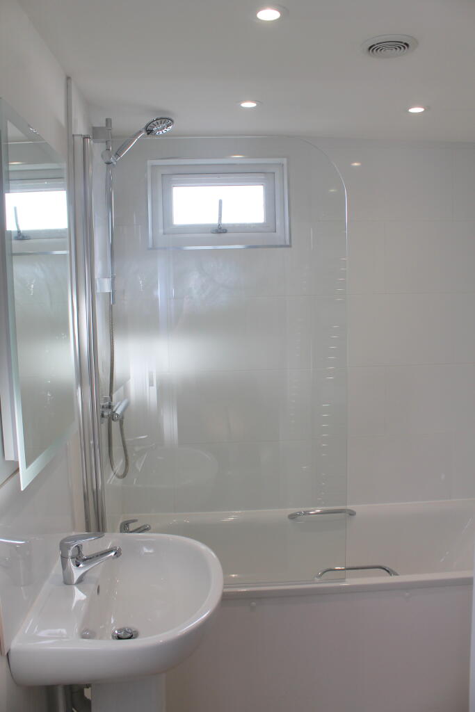 Flat 3 bathroom