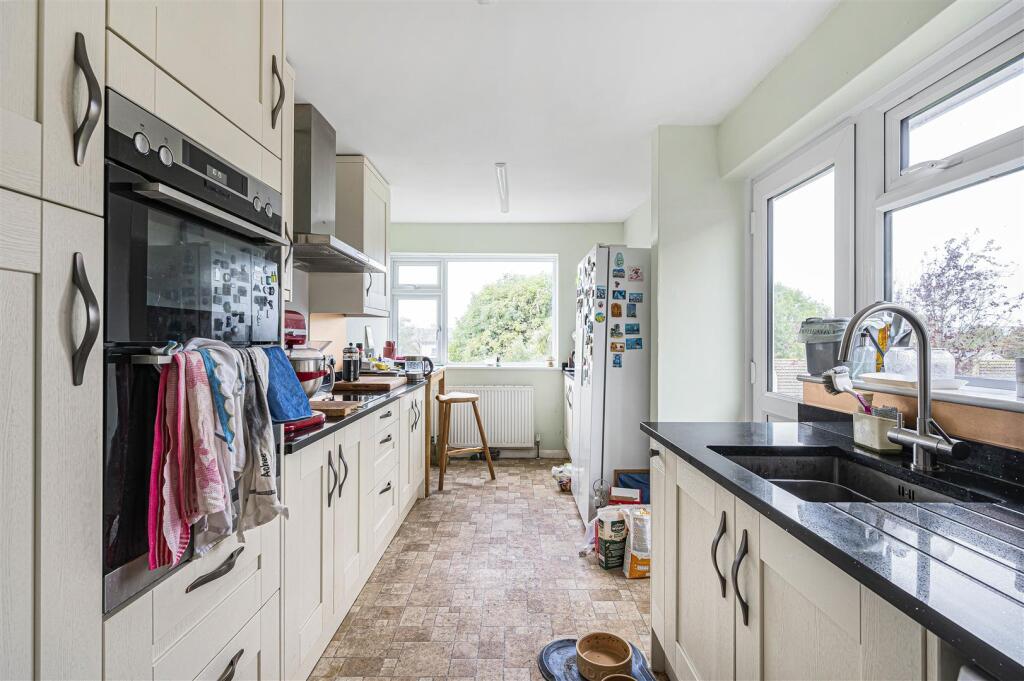Beresford Road, Newhaven photo 3