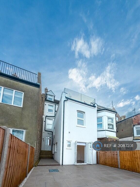 Apartment in Canterbury - View 4