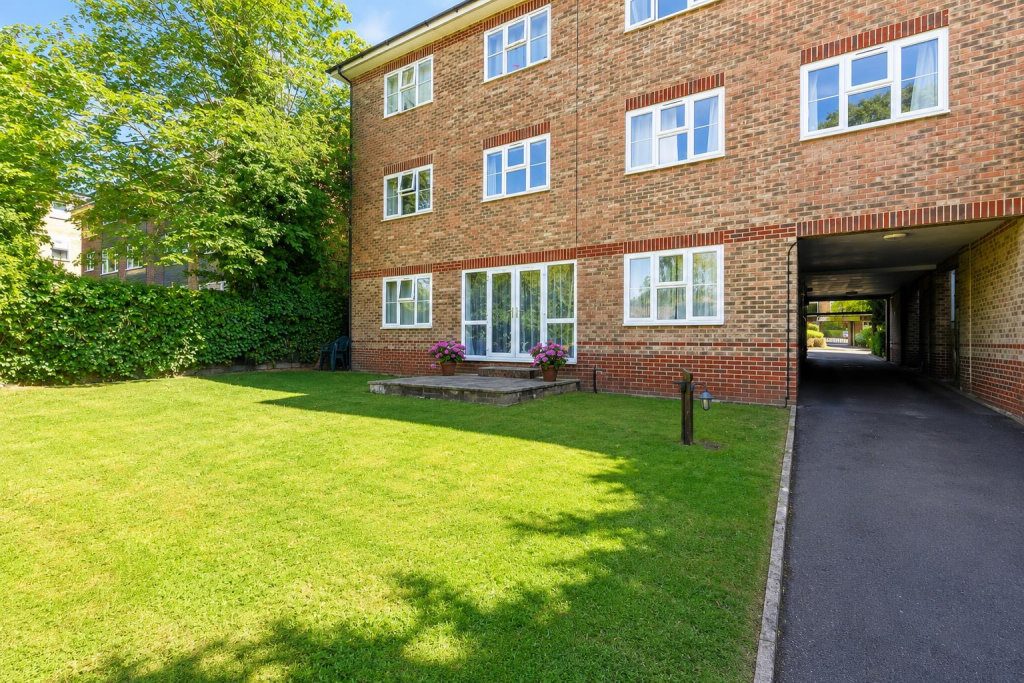 Winward Court, Eaton Road, South Sutton photo 2