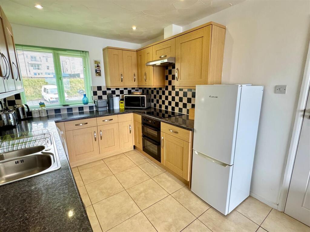 Apartment in Truro - View 5
