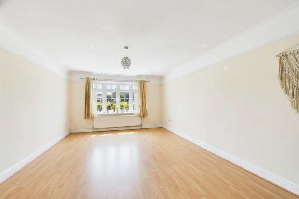 House in Slough - View 2