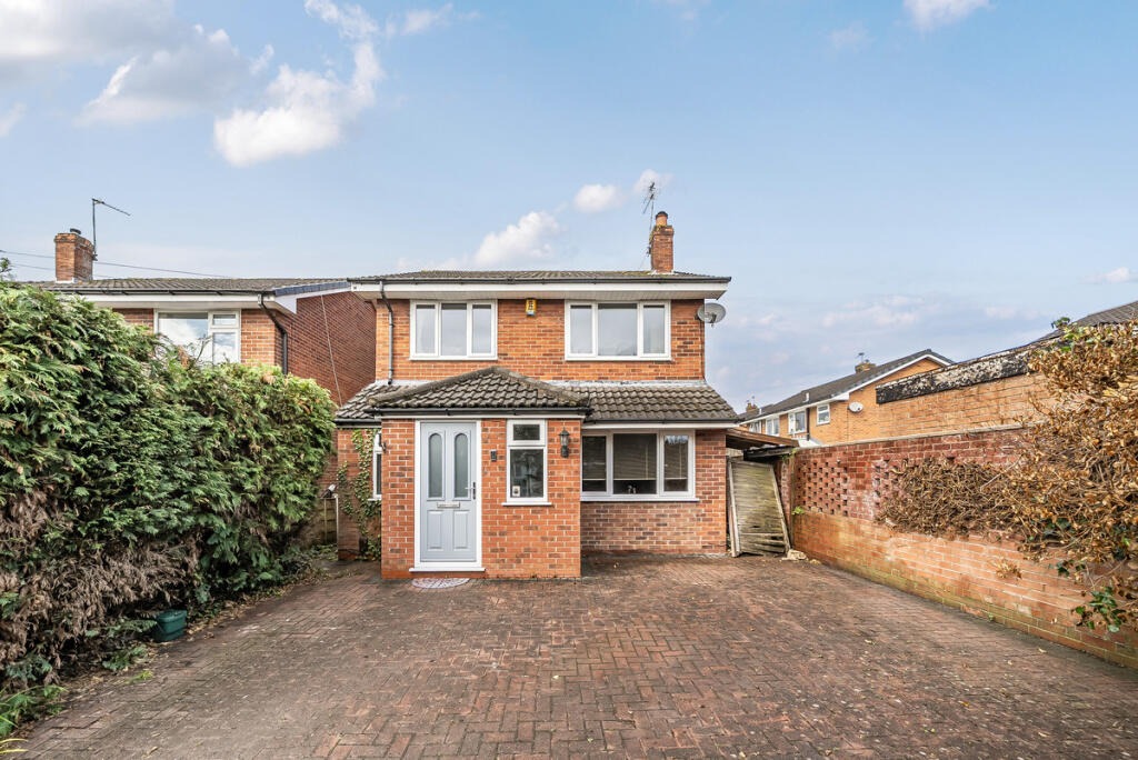 3-bed detached on Fulmar Close, Poynton, SK12, £450,000