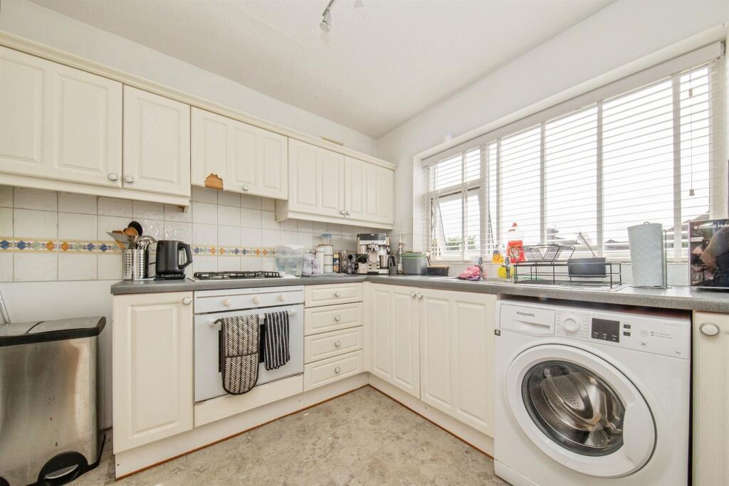 Gleneagles Drive, Ipswich photo 4