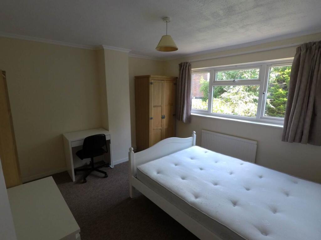 House in Hatfield, Roe Green - View 5
