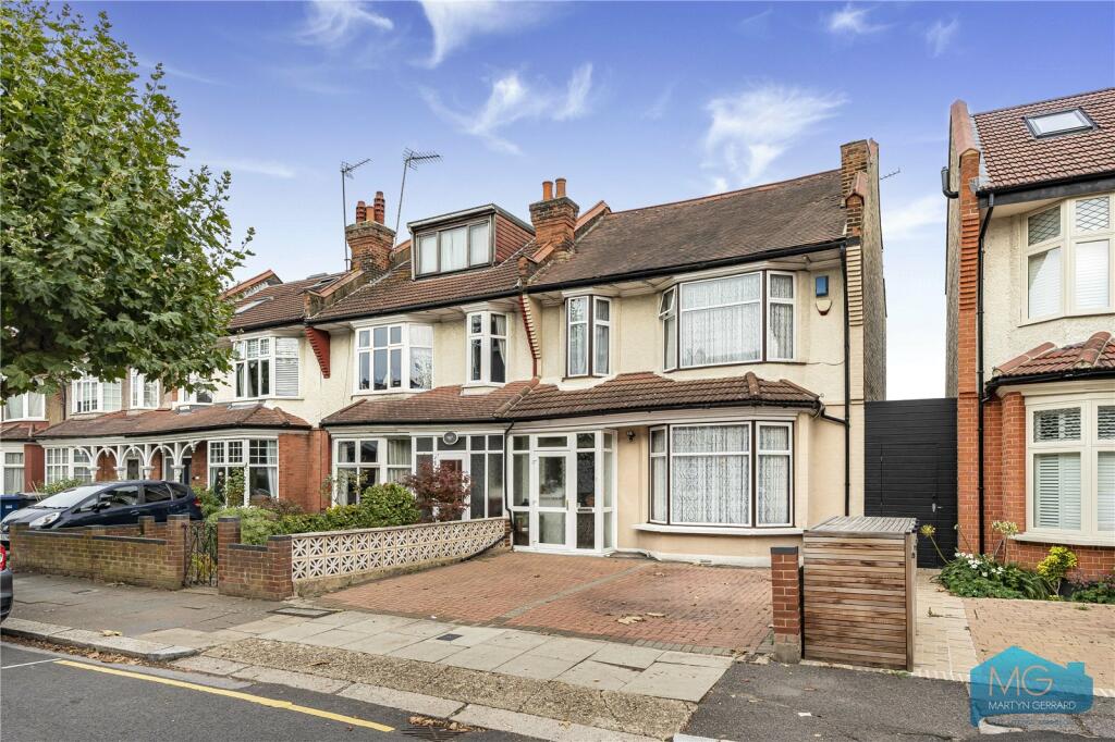 Main image of property: Etchingham Park Road, London, N3