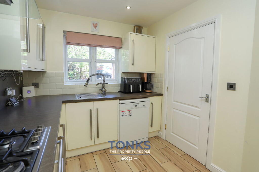 Additional image 4 of Spacious & tucked away in heart of Halesowen – The Rosegardens, Hagley Rd, B63 4JE