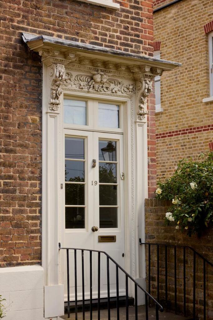House in Richmond, Kew - More