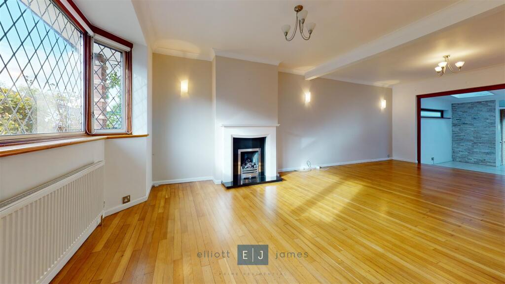 House in Epping Forest, Chigwell - View 4
