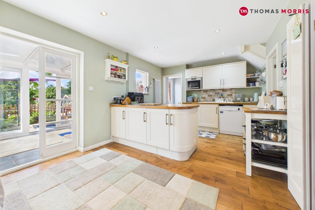 3-bed semi-detached on Boddington Gardens, Biggleswade, Bedfordshire, SG18, £450,000