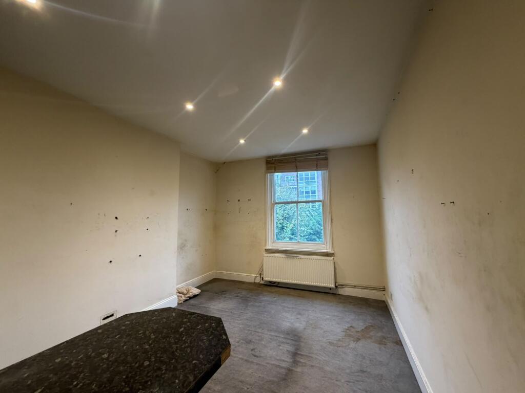 Apartment in Brighton - View 3