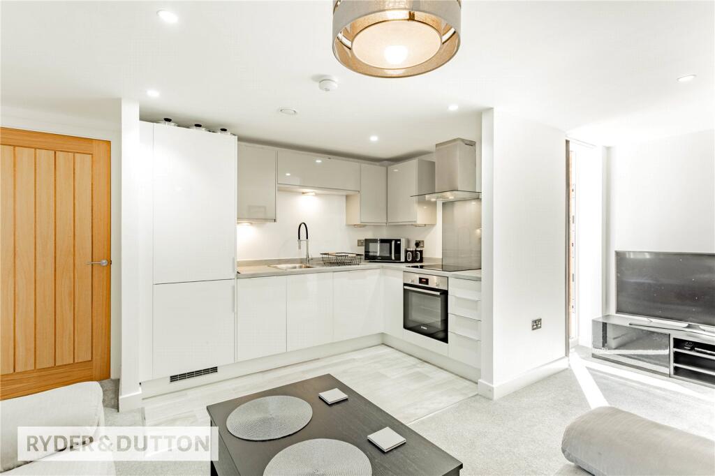 Apartment in Oldham, Hey, Waterhead - View 2
