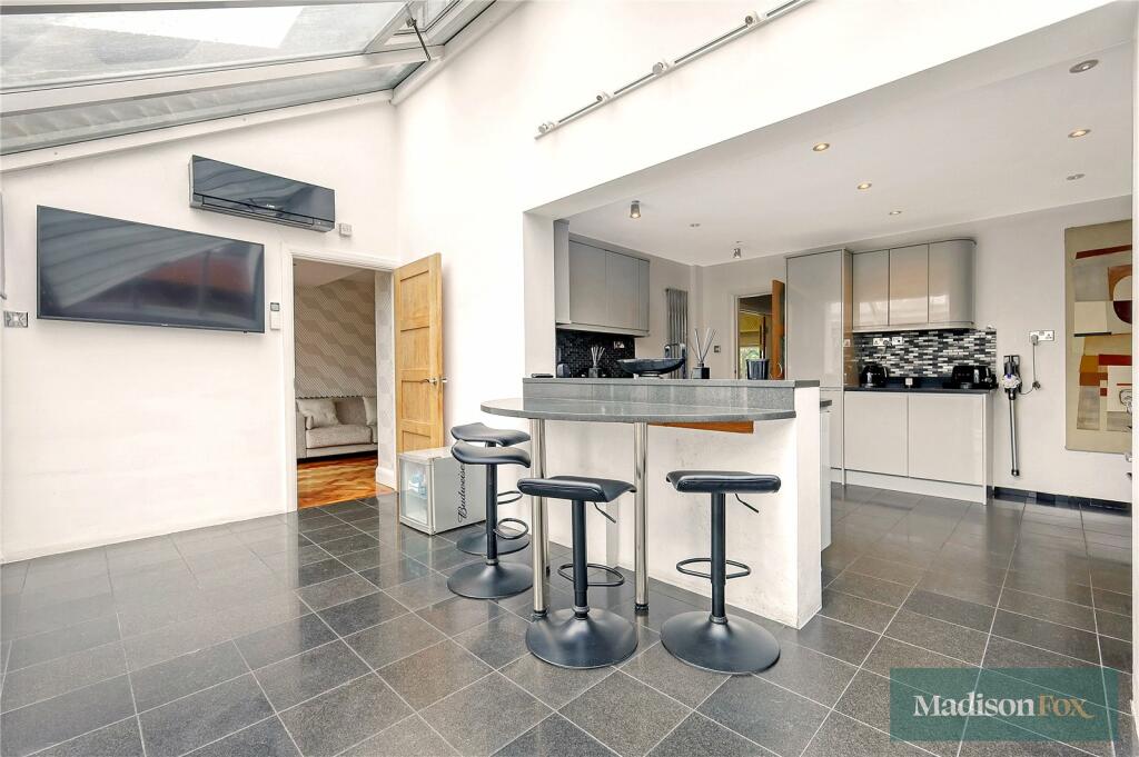 Millwell Crescent, Chigwell, Essex, IG7 – pohled 6