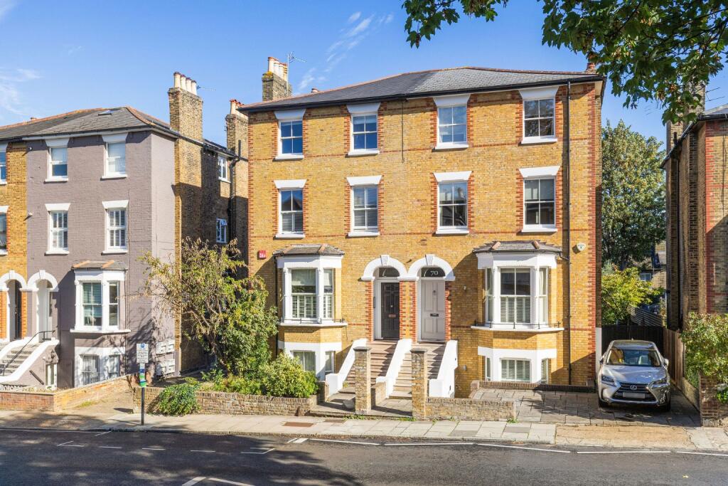 2-bed flat on Church Road, Richmond Hill, £725,000