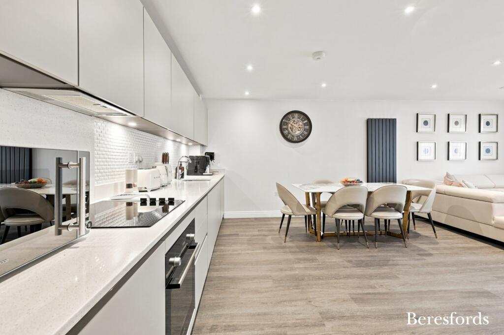 Apartment in Romford - View 4