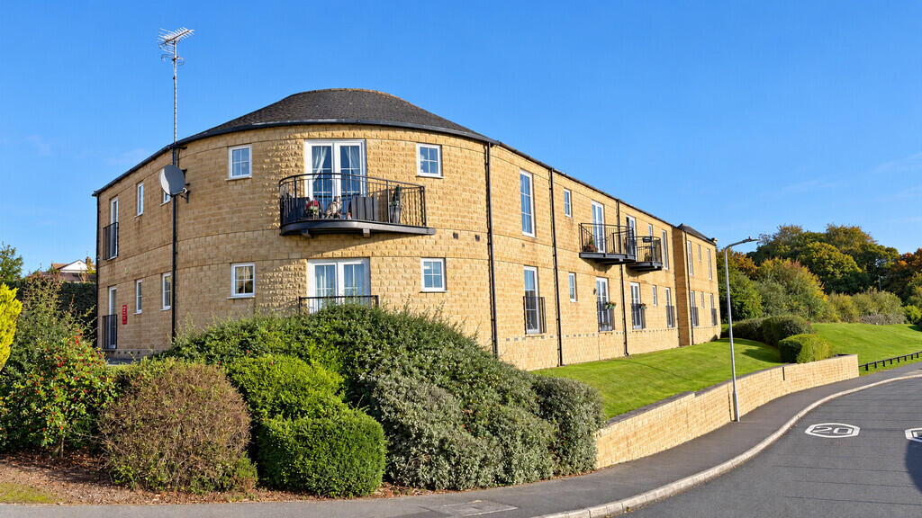 2-bed flat on Agincourt Drive, Gilstead, £155,000