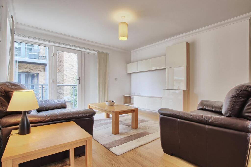 Apartment in Cambridge, Lynfield Court, Chesterton - More