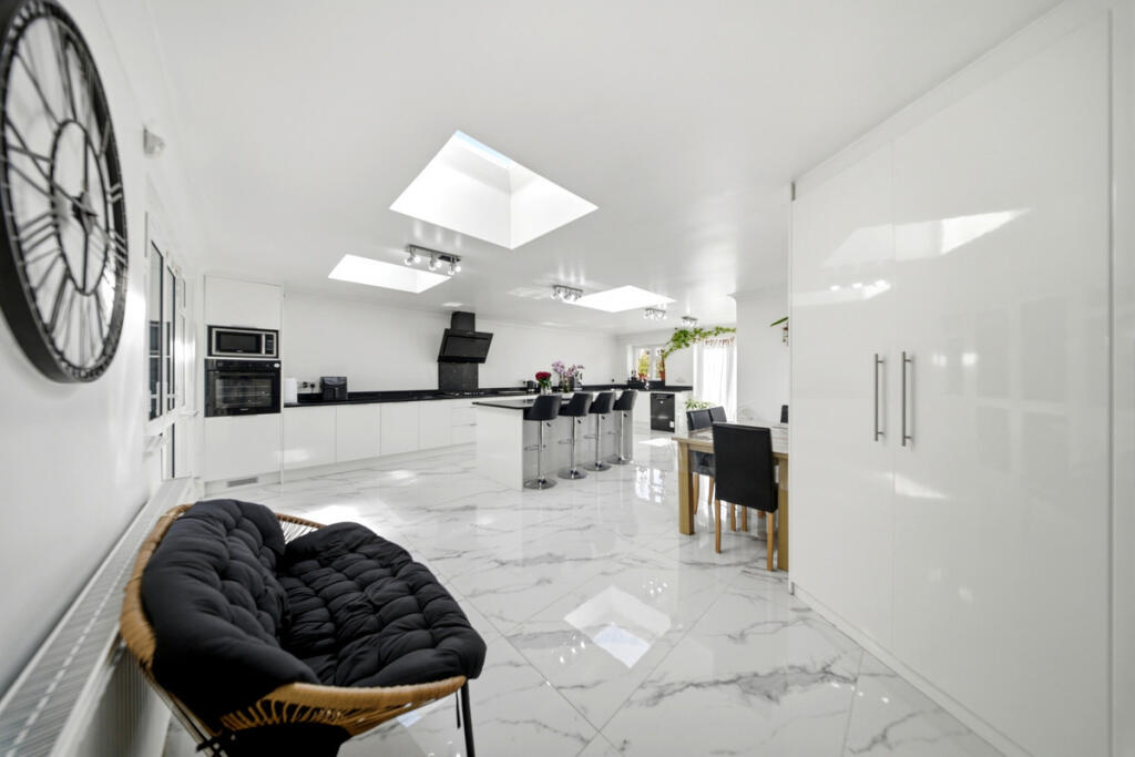 House in Twickenham - More