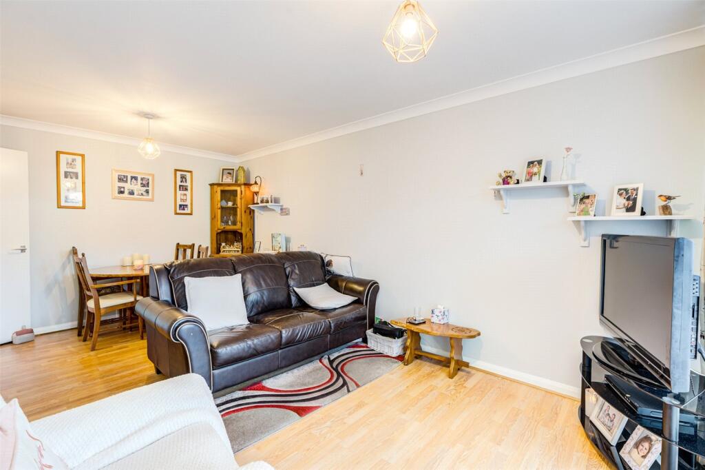 Apartment in Worthing, West Sussex - View 2