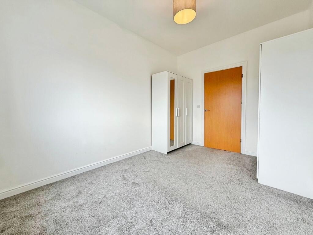 Apartment in Reading - View 4