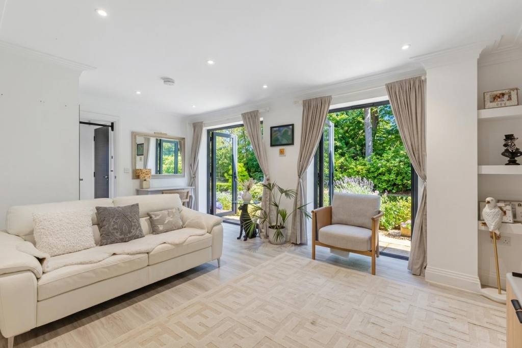 House in Slough - View 5