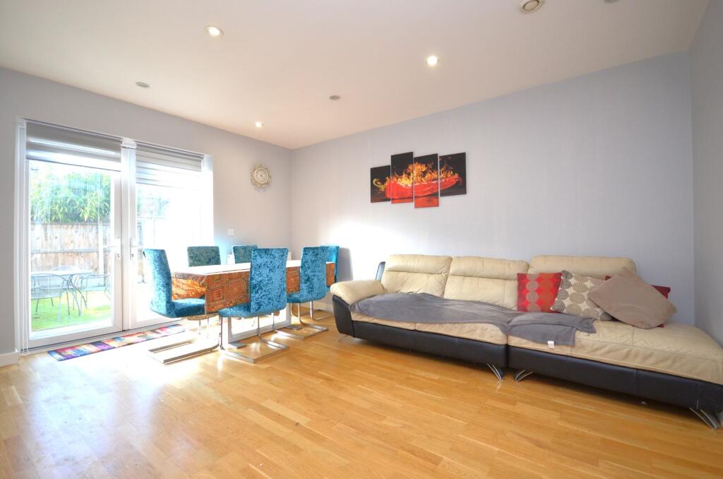 House in London - View 2