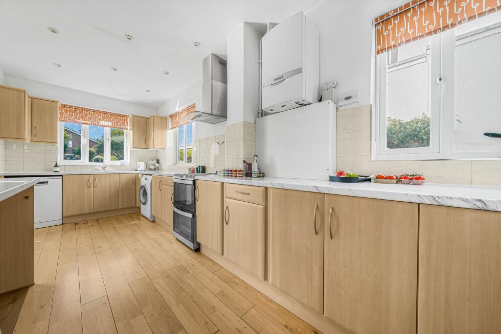 House in Twickenham - More