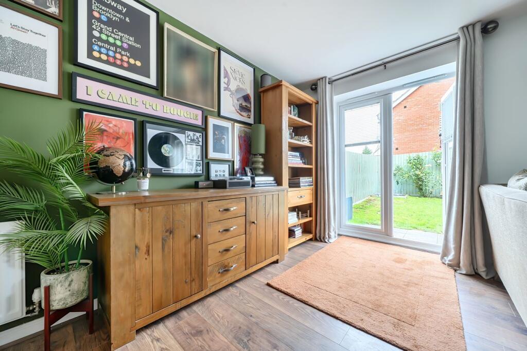 House in Flitwick, Steppingley Gardens, Central Bedfordshire - More