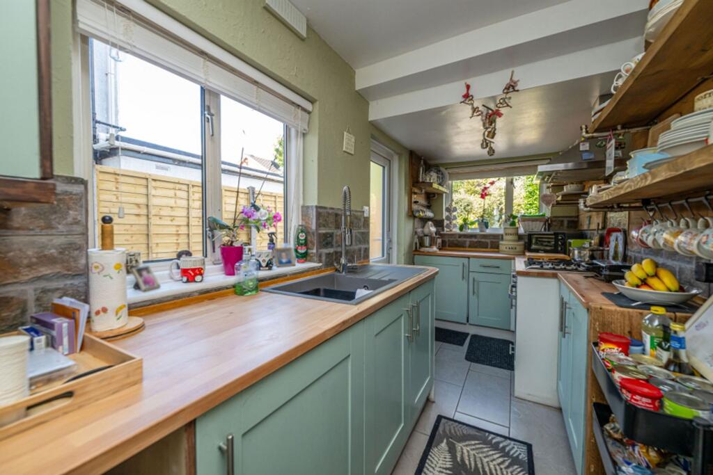 Planks Lane, Wombourne, WV5 photo 3