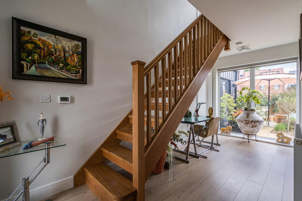 Buckthorn Grove, Cranleigh GU6 8WN photo 3