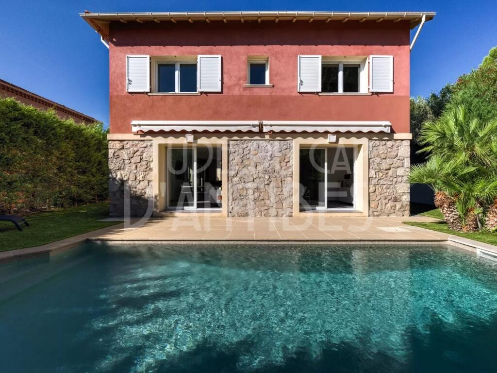Main image of property: Provence-Alps-Cote d`Azur, Alpes-Maritimes, Antibes
