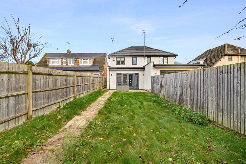 Ref: EL - Tushmore Avenue, Northgate, RH10 8LF photo 4