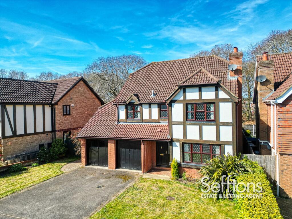 5-bed detached on Broadland Drive, Thorpe End, Norwich., £500,000