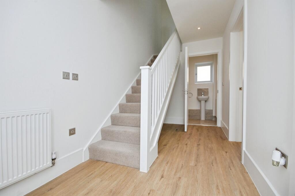Clarendon Mews, Pitsea, Basildon photo 4