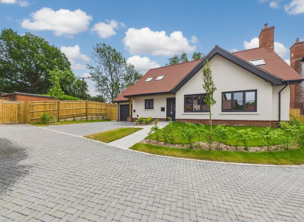 Main image of property: Coolhurst Close, Monks Gate, Horsham, West Sussex