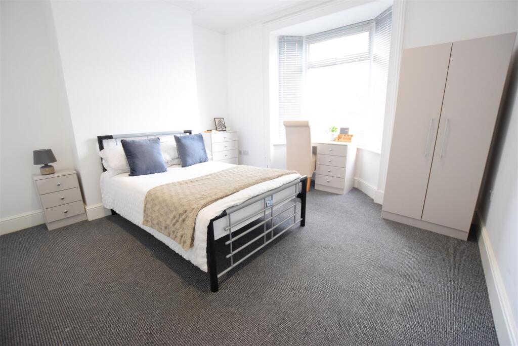 Main image of property: Sewells Walk - Student House - 26/27