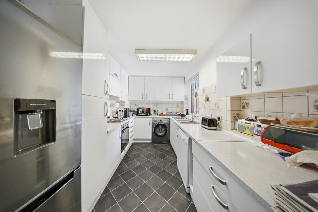 Stonegrove, Edgware, HA8 - View 6
