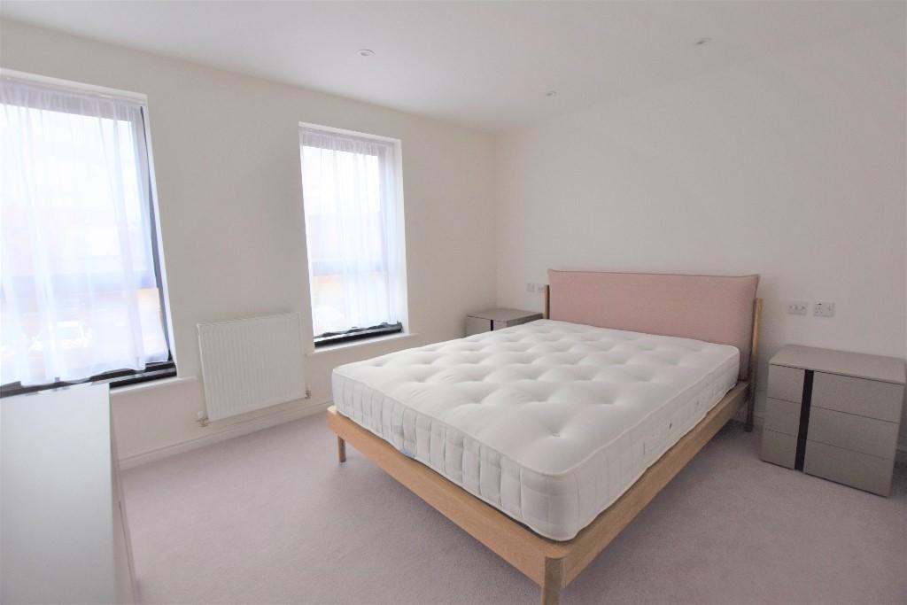 Apartment in St Albans, Roundwood, Harpenden - View 5