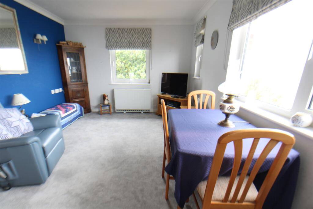 Apartment in Cowes, Isle of Wight - More