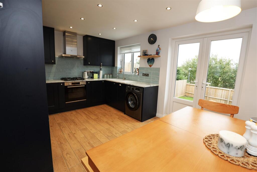 69 Church Meadow, Boverton, Llantwit Major, CF61 2AT photo 3
