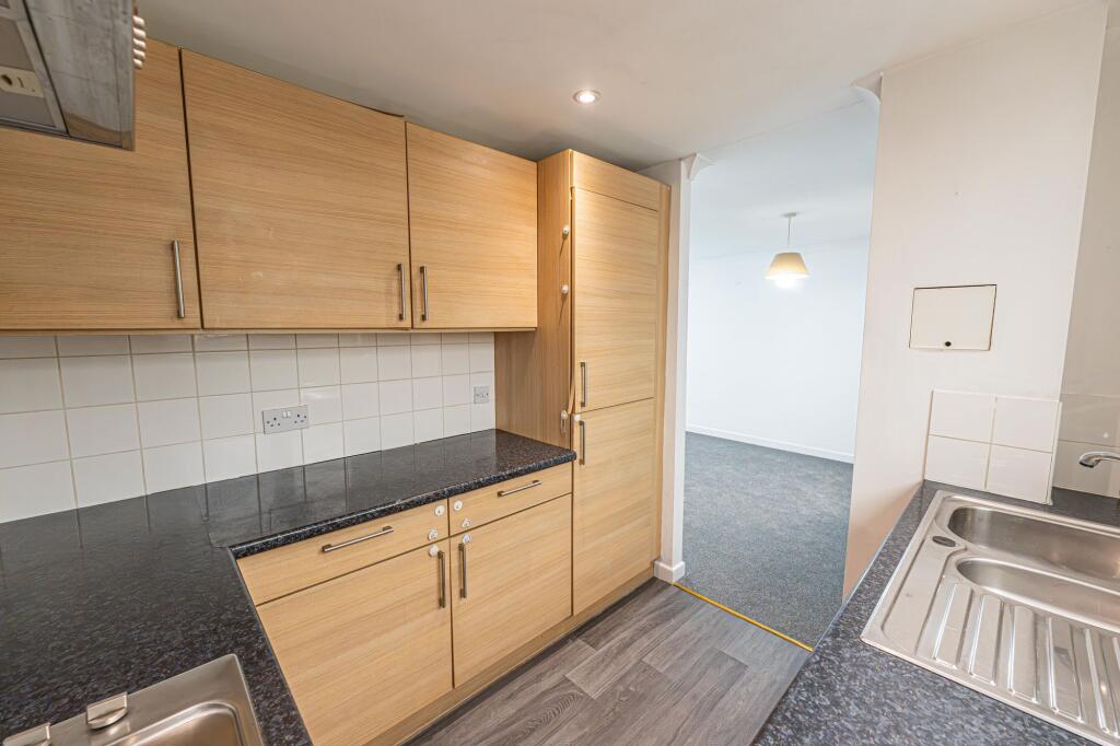 Apartment in Newport, Somerton, Liswerry - View 5