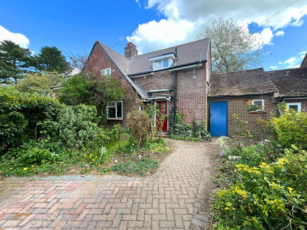 Main image of property: Loundyes Close, Thatcham