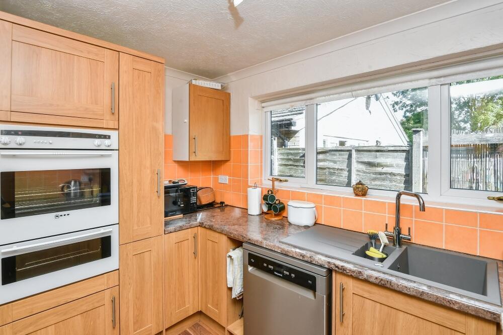 18, Deepdale Drive, NG34 photo 2