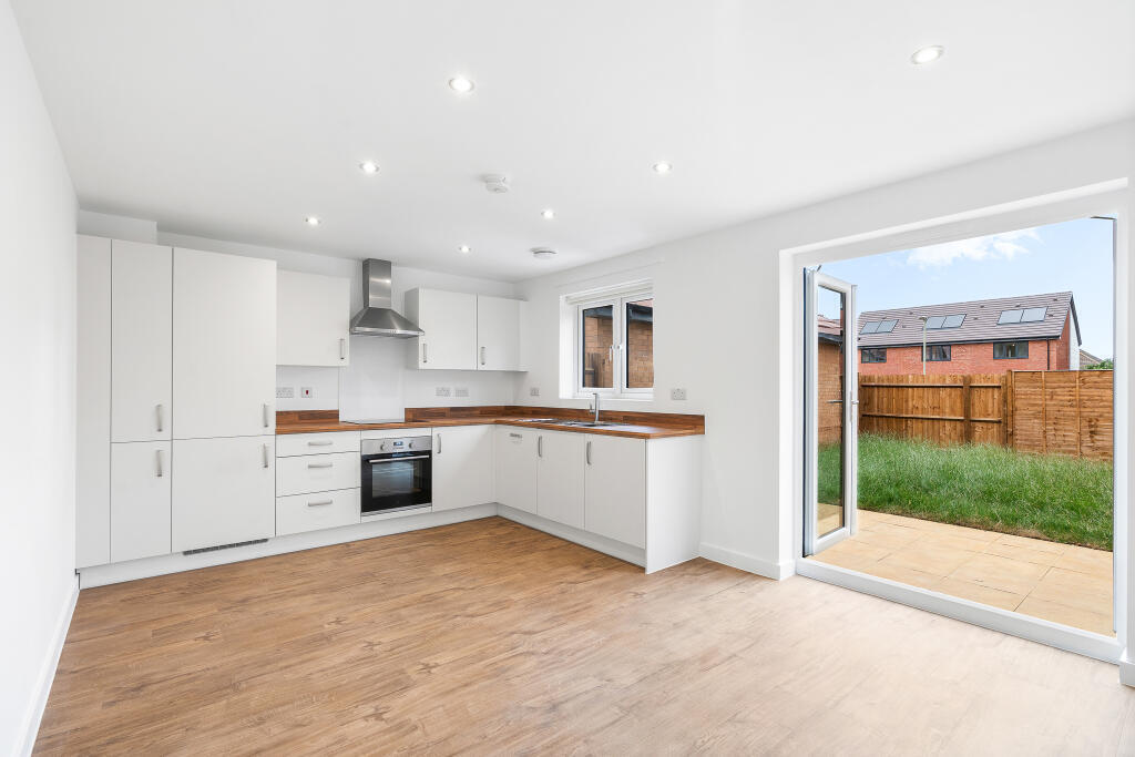 House in Gloucester - View 3