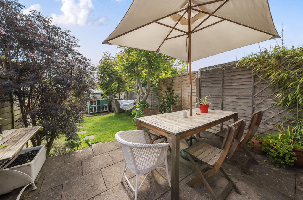 House in Dunstable, Central Bedfordshire - View 5