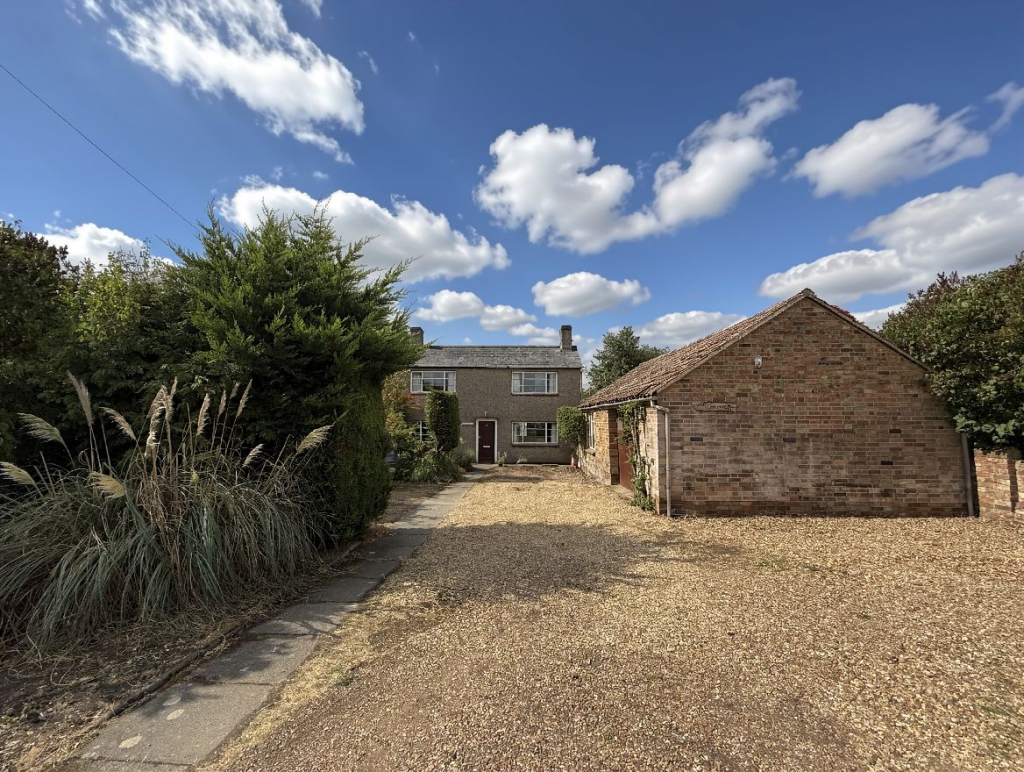 3-bed detached on High Road, Seddington, Sandy, SG19, £375,000