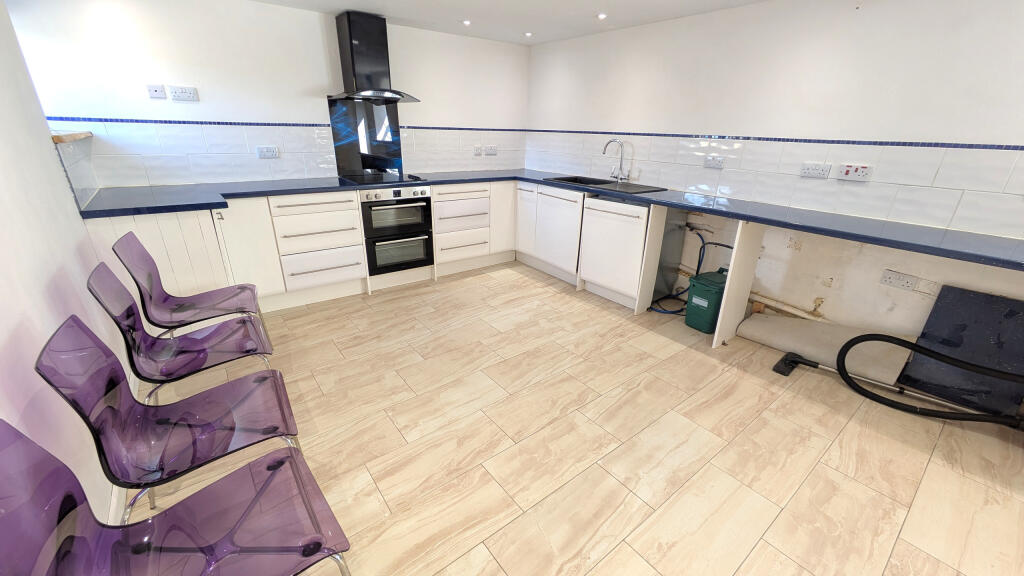 House in Plymouth - View 4