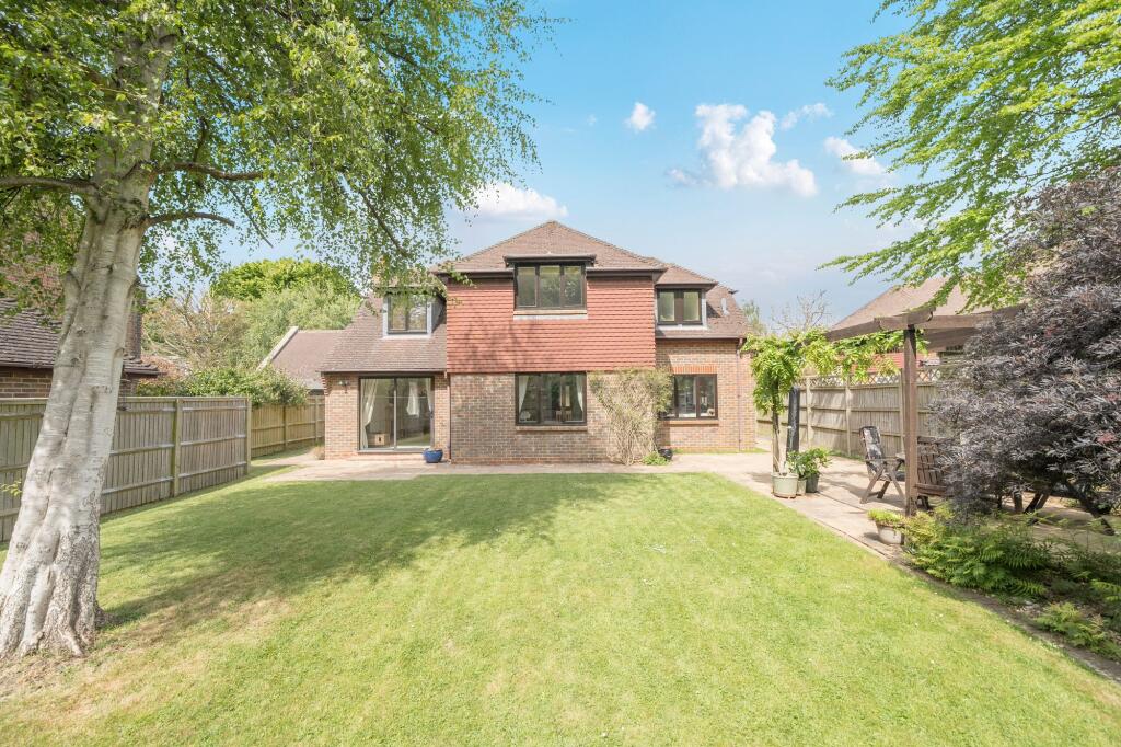 Main image of property: Pembury Road, Havant, PO9